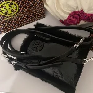 セール☆Tory Burch BLAKE SHEARLING MINI SHOPPER Tory Burch | Bags | New Tory Burch Blake Mini Shearling